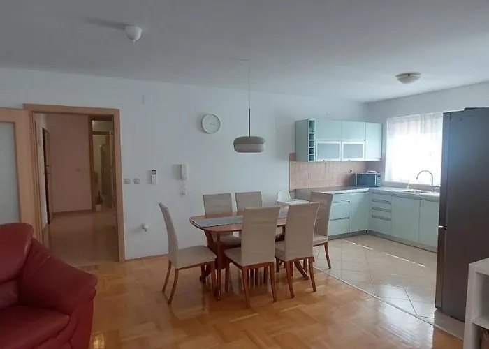 Anka, Apartment
